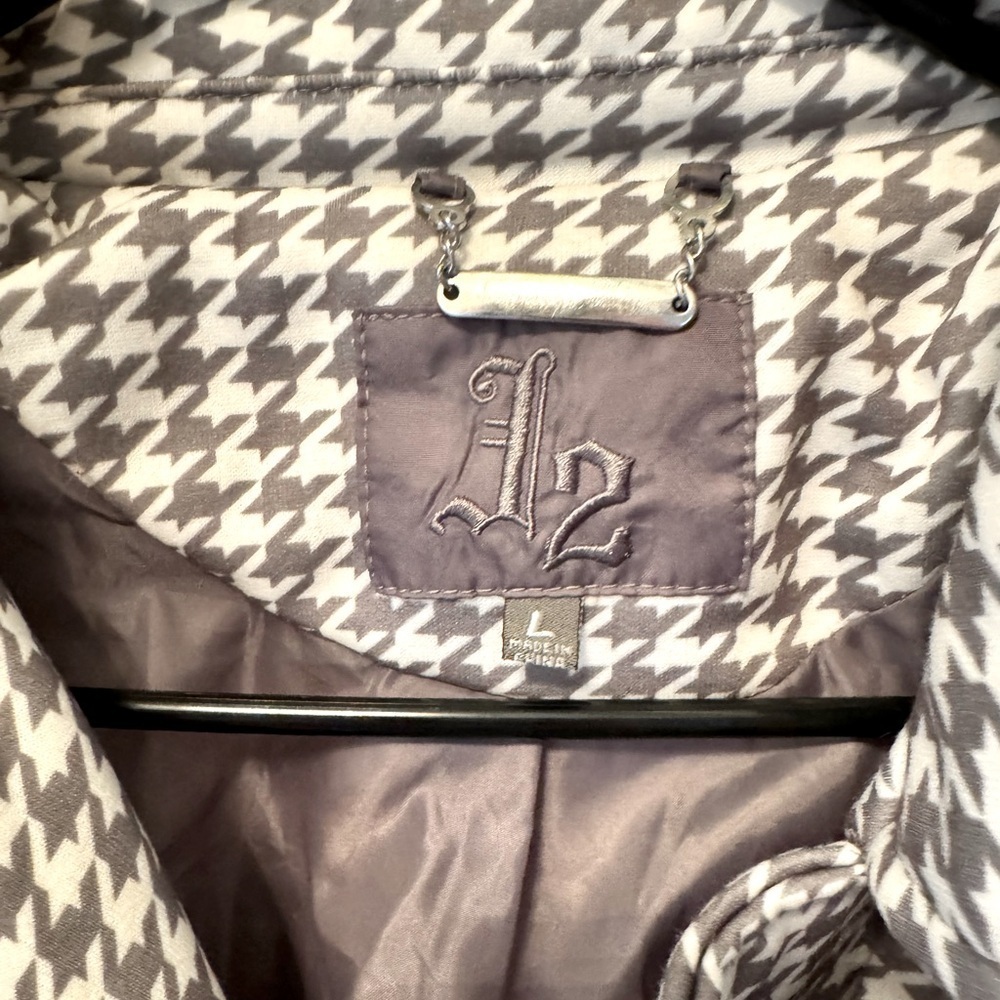 Women’s J2 gray and white checkered button up coat - Picture 5 of 8